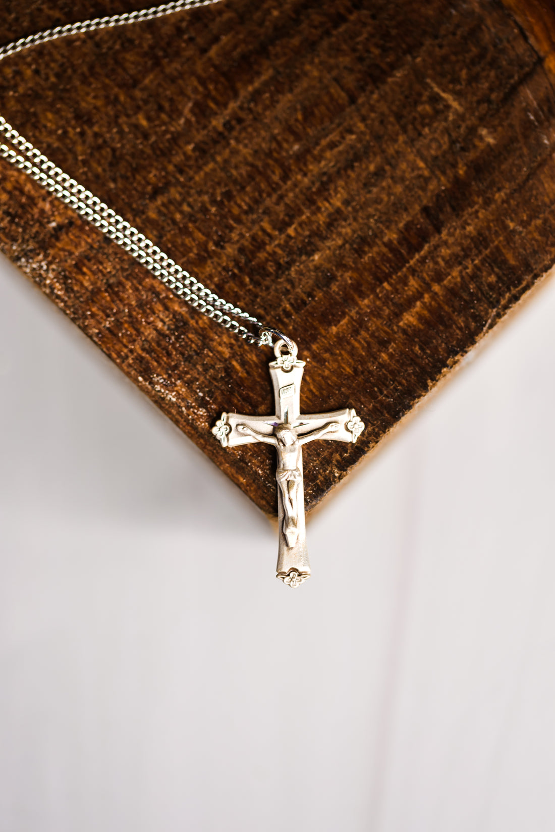 L8073- McVan Crucifix Necklace