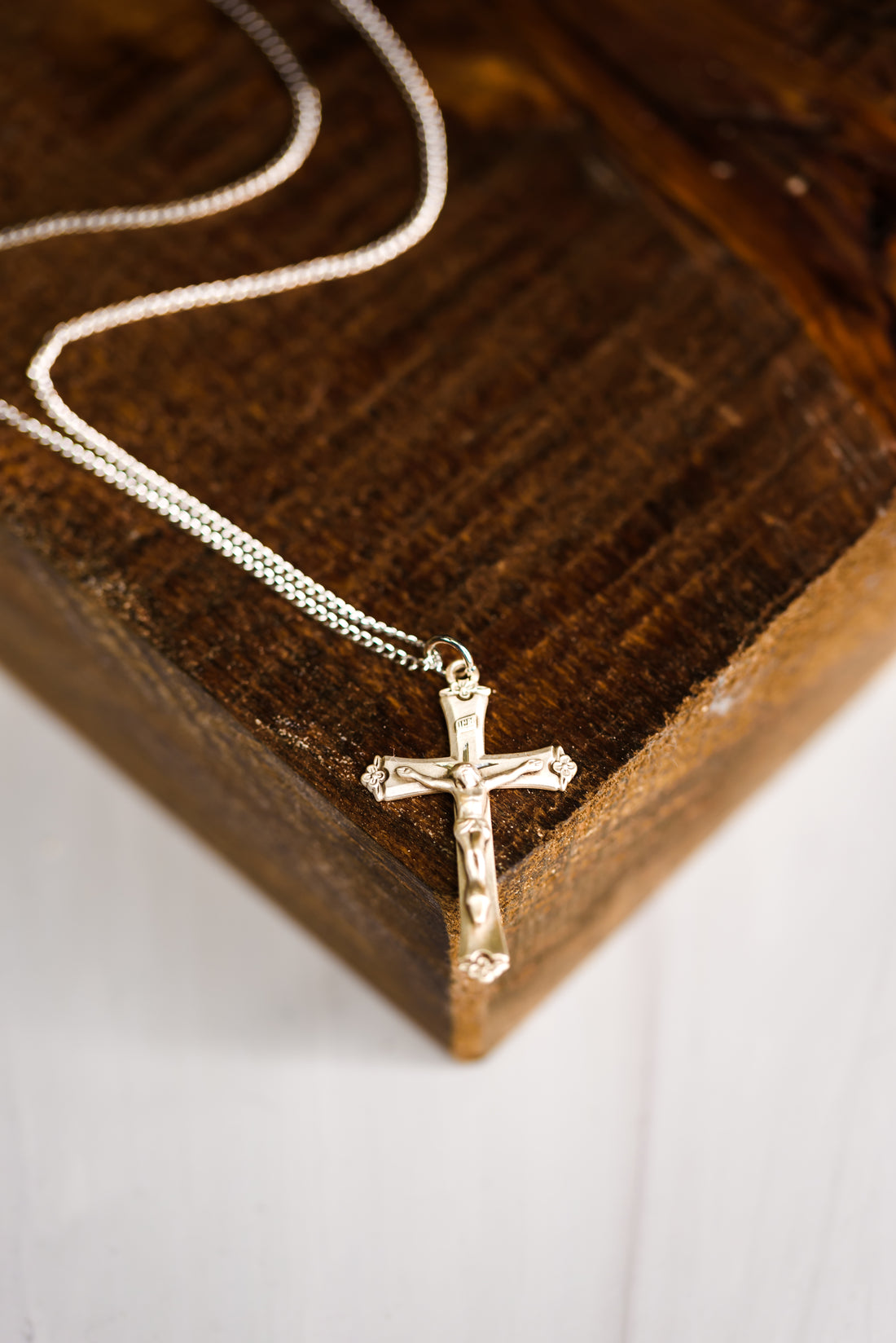 L8073- McVan Crucifix Necklace